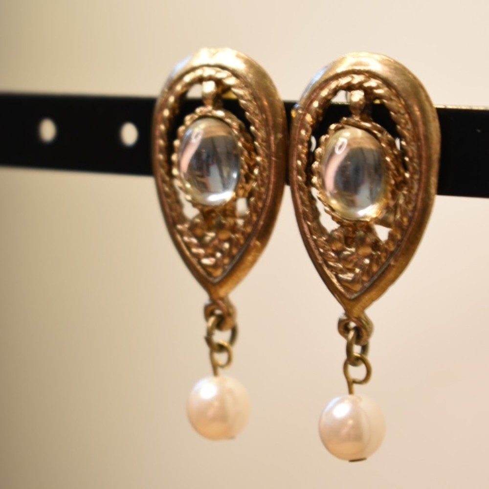 Vintage Brasstone and Faux Pearl Clip On earrings